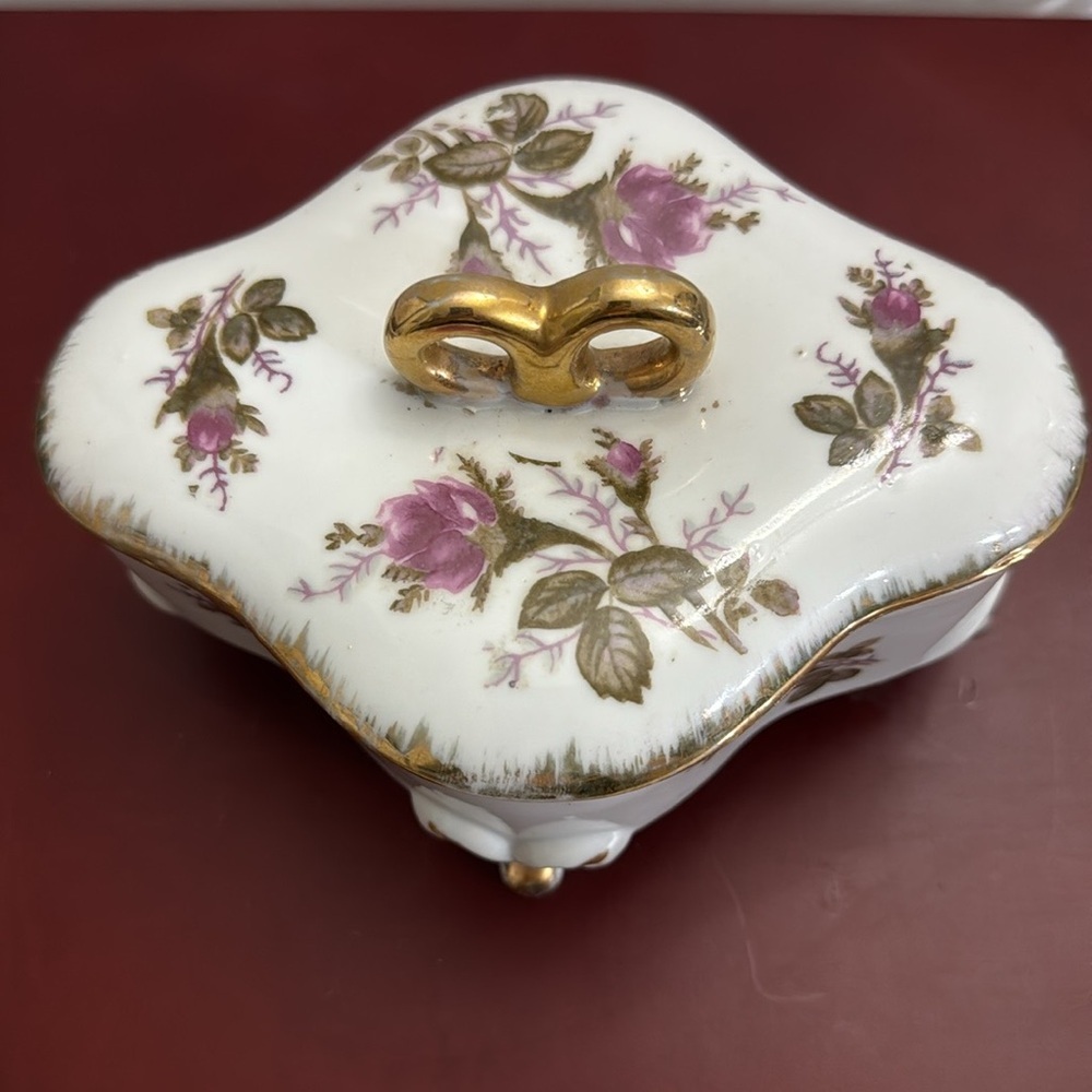 Vintage 1950 Lipper and Mann hand-painted floral porcelain gilded trinket box - Picture 2 of 9